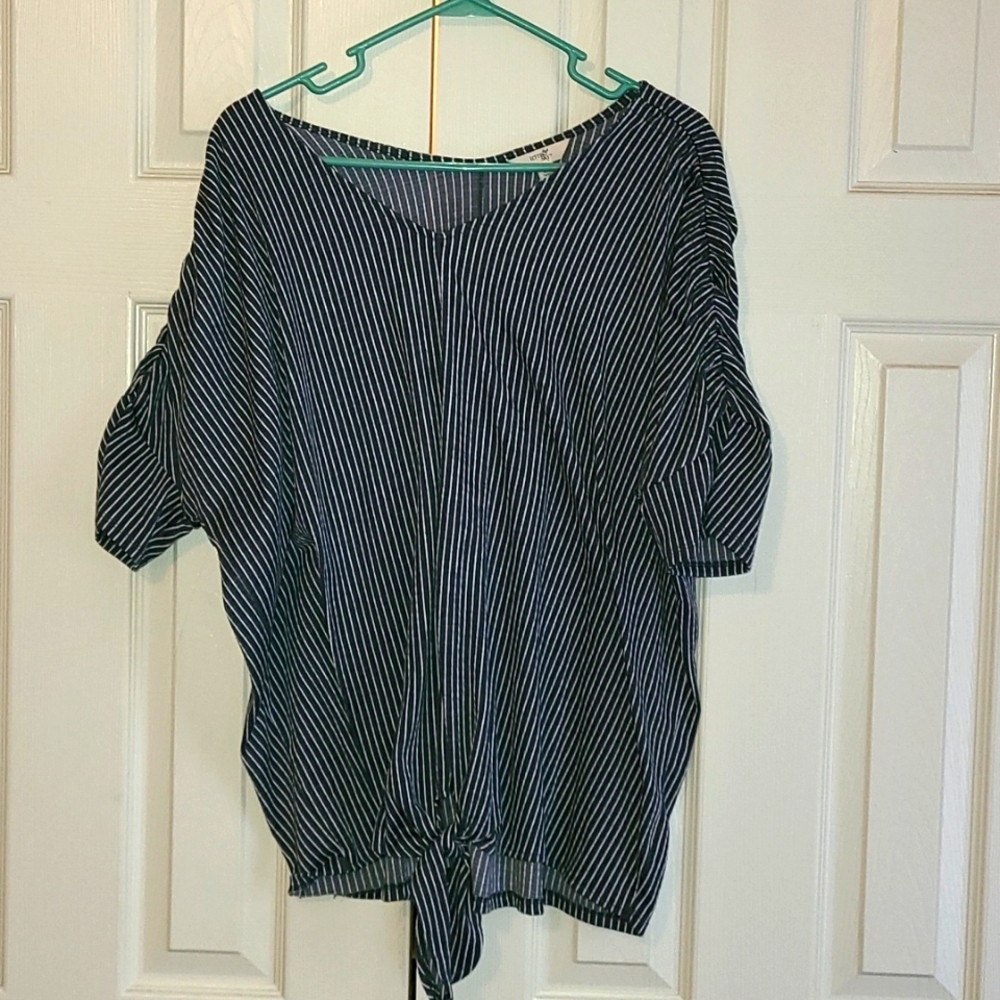 Blue/white textured shirt